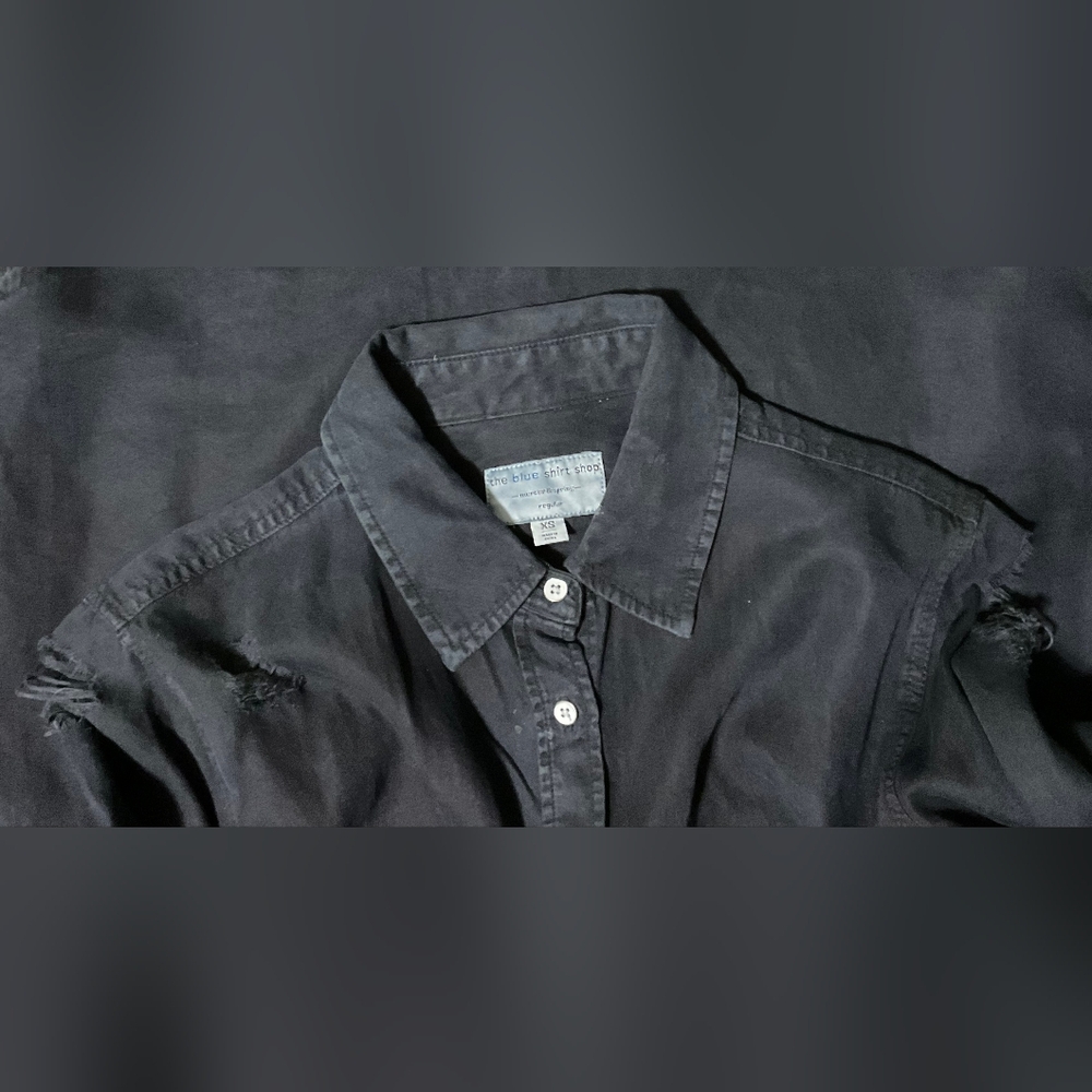 The Blue Shirt Shop *Rare Find* Beautiful Deep Blue Button Down Top - Picture 6 of 6